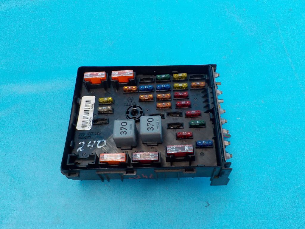 3C0937125 Блок предохранителей под капотом VOLKSWAGEN Passat B6 2005-2009 купить