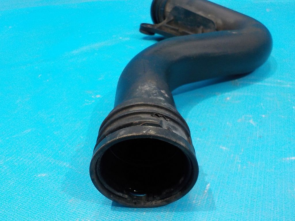 Патрубок п. Патрубок интеркулера ауди. Патрубок газель 22мм. Патрубок силиконовый уобразный ф 25 мм l. Гофра воздушного фильтра фольксваген поло 2010.