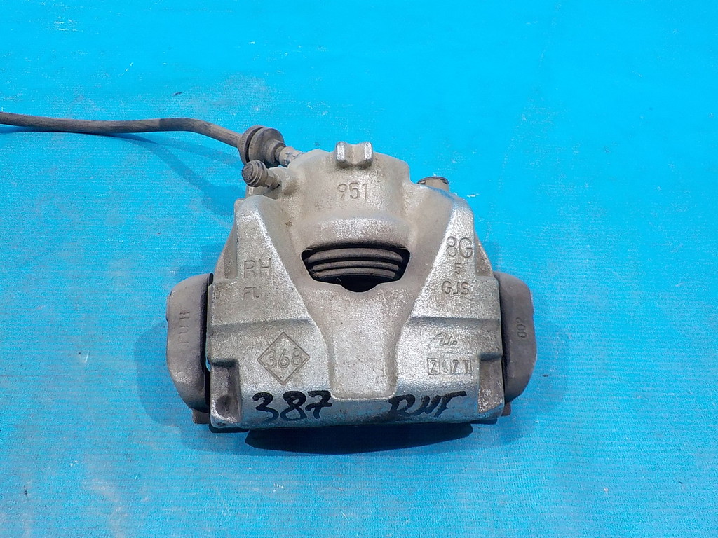 Тормозной суппорт дастер 2. Суппорт тормозной дастер. Суппорт тормозной передний дастер 1. Суппорт тормозной передний рено дастер 2. 0 4х4.