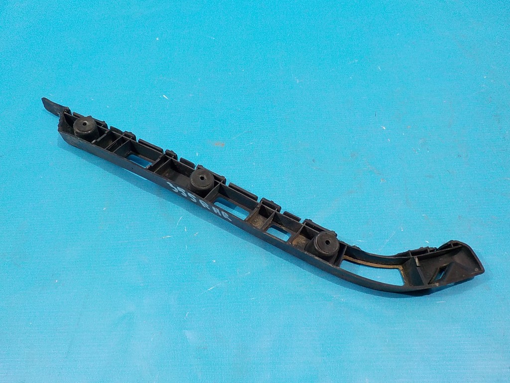 Направляющая бампера шевроле круз. Кронштейн переднего бампера шевроле круз. Кронштейн бампера круз. Клевый кронштейн бампера шевроле круз. Шевроле переднего круз 2013 кронштейн бампера.