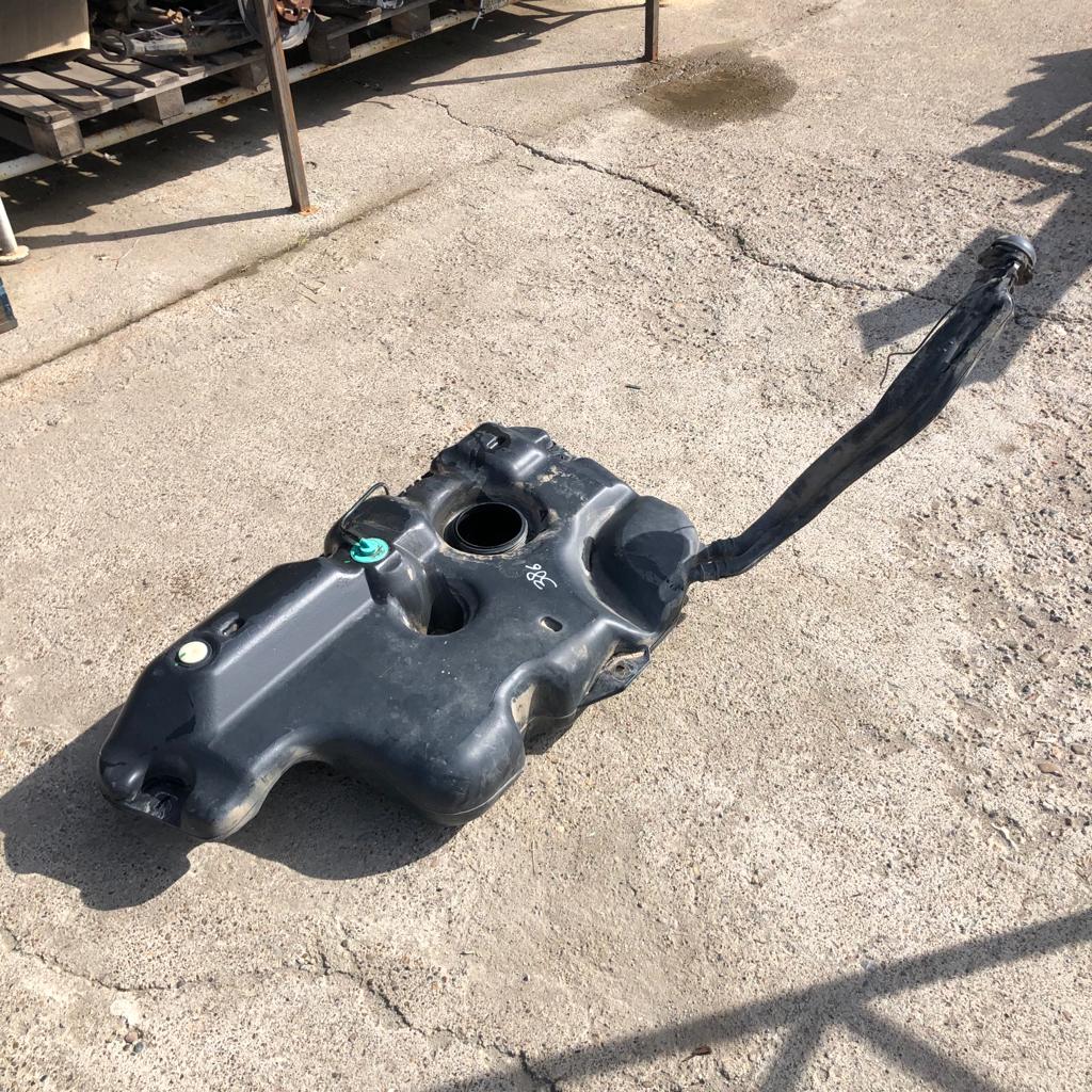 Объем бака бензинового рено логан 1. Рено логан 2 2014 года технические характеристики. 6. Топливный бак рено логан 1. Какой объем бака рено логан.