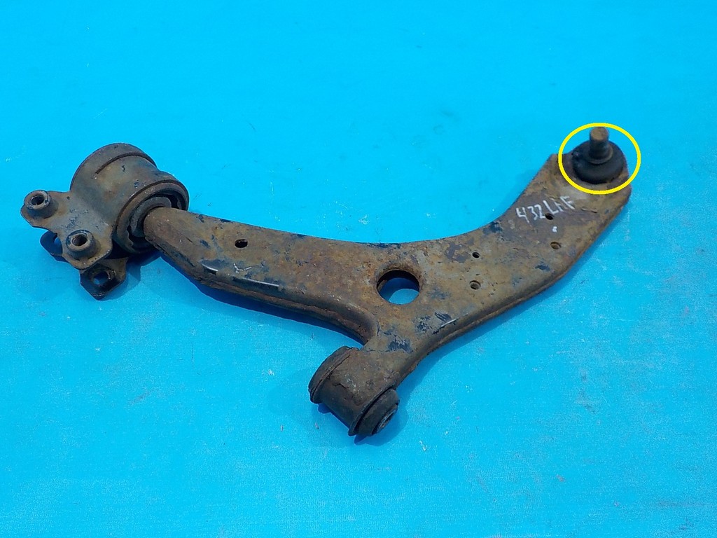 Передний рычаг мазда 3 бк. Рычаг передний мазда 3 бк 2. Передний рычаг мазда 3 бк 1. Mazda 3 bk рычаг передний. Рычаг передней подвески мазда 3 bk 1.