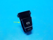 Кнопка стояночного тормоза