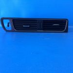 8R1820951 Дефлектор воздушный центральный Audi Q5 (8R) 2008-2017