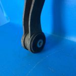 7L0407047 Рычаг передний верхний VOLKSWAGEN Touareg 2002-2010