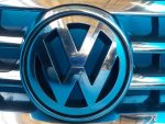 7L6853651A Решетка радиатора VOLKSWAGEN Touareg 2002-2010
