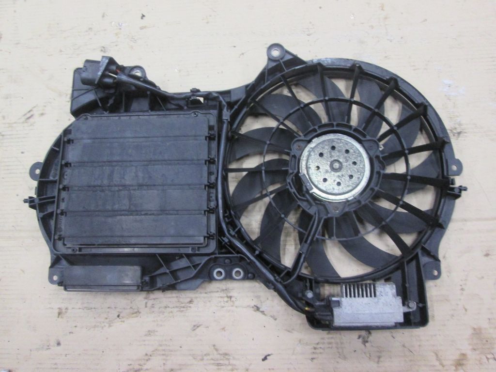 4F0121207D Диффузор радиатора в сборе Audi A6 (C6, 4F) 2005-2011