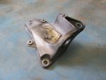 8D0399108AP Кронштейн подвески КПП правый Passat B5 2000-2005 VOLKSWAGEN 