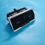 4L0820951P Дефлектор воздушный центральный Audi Q7 (4L) 2005-2015