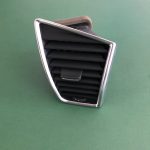 8R1820902F Дефлектор воздушный правый Audi Q5 (8R) 2008-2017