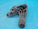 BP4K-39-080B Кронштейн КПП левый MAZDA 3 (BK) 2003-2009