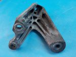BP4K-39-080B Кронштейн КПП левый MAZDA 3 (BK) 2003-2009