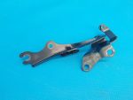 B32H-52-410A Петля капота правая MAZDA 3 (BK) 2003-2009