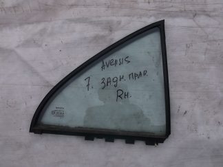 Стекло двери задней правой (форточка)