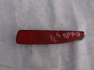 Отражатель задний правый в бампер Mazda 3 2003-2009