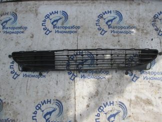 Решетка переднего бампера центральная Peugeot 307 2001-2007