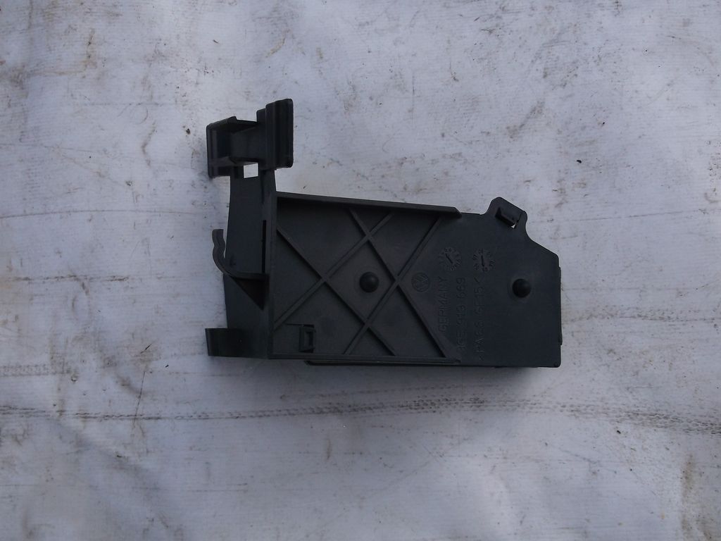 3C0819965 Датчик магнитного поля VOLKSWAGEN Passat B6 2005-2009 3C0819965 Датчик магнитного поля VOLKSWAGEN Passat B6 2005-2009