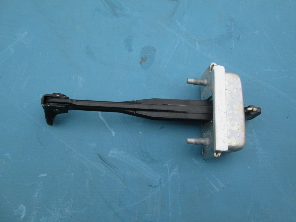 95021014 Ограничитель двери задней Chevrolet Cruze 2009-2016 95021014 Ограничитель двери задней Chevrolet Cruze 2009-2016