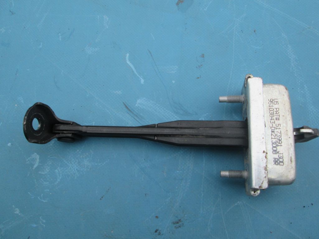 95021014 Ограничитель двери задней Chevrolet Cruze 2009-2016 95021014 Ограничитель двери задней Chevrolet Cruze 2009-2016
