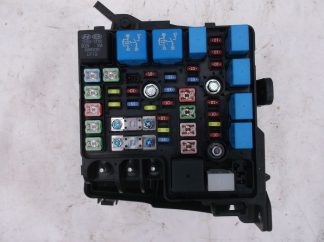 Блок предохранителей под капотом