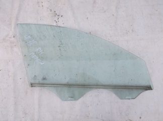 Стекло двери передней правой