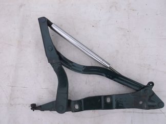 Петля крышки багажника левая