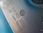 7L6823302A Петля капота правая VOLKSWAGEN Touareg 1 (7L) 2002-2010