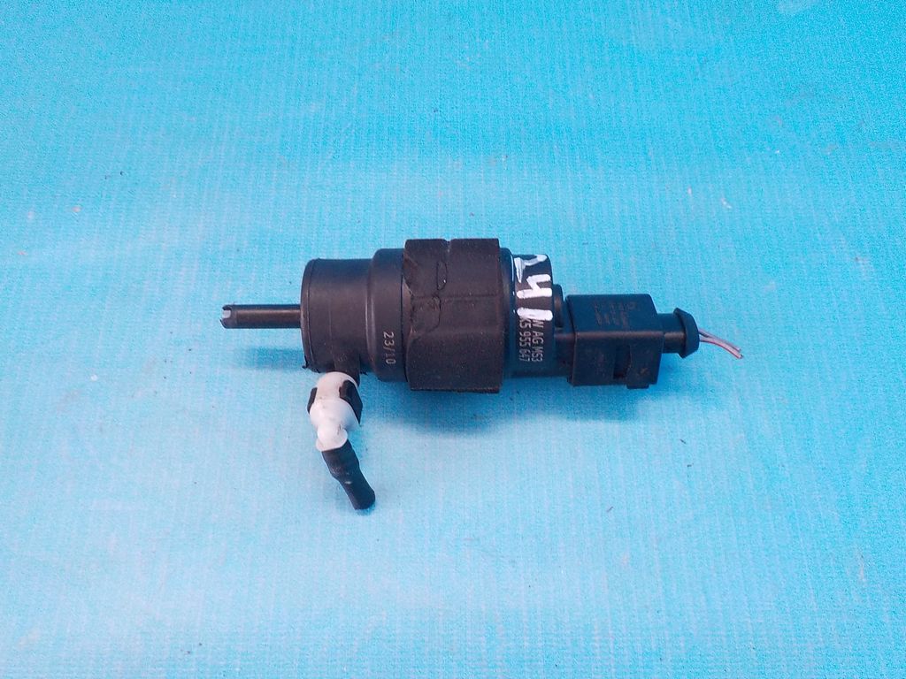1K5955651 Моторчик омывателя Audi A4 (B8) 2007-2015 1K5955651 Моторчик омывателя Audi A4 (B8) 2007-2015