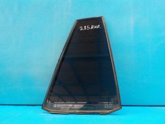 Стекло двери задней правой (форточка)