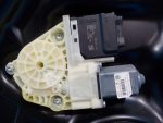 3C5839461J Стеклоподъемник задний левый VOLKSWAGEN Passat B6 2005-2009