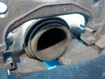 4101100Q0F Тормозной суппорт передний левый Nissan Almera G15 2013-2018