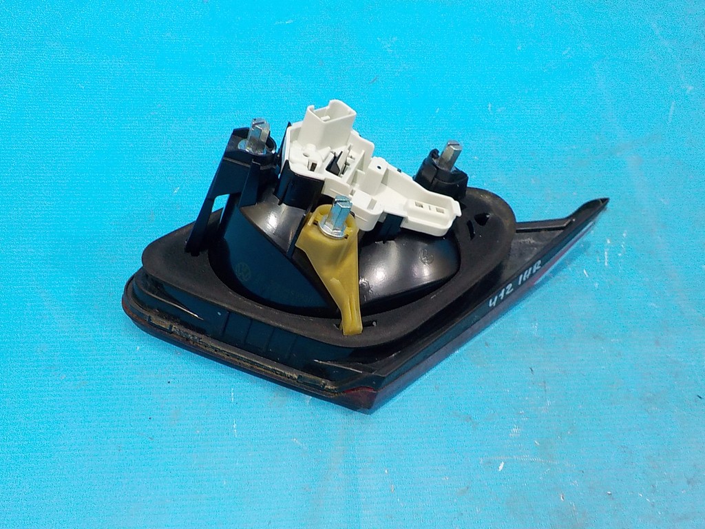 3C8945093D Фонарь задний левый внутренний VOLKSWAGEN Passat CC 2008-2018 3C8945093D Фонарь задний левый внутренний VOLKSWAGEN Passat CC 2008-2018