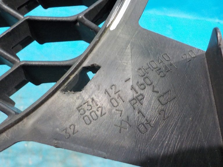 531120H040 Решетка переднего бампера центральная TOYOTA Aygo 2005-2014 531120H040 Решетка переднего бампера центральная TOYOTA Aygo 2005-2014
