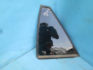 Стекло двери задней левой (форточка)