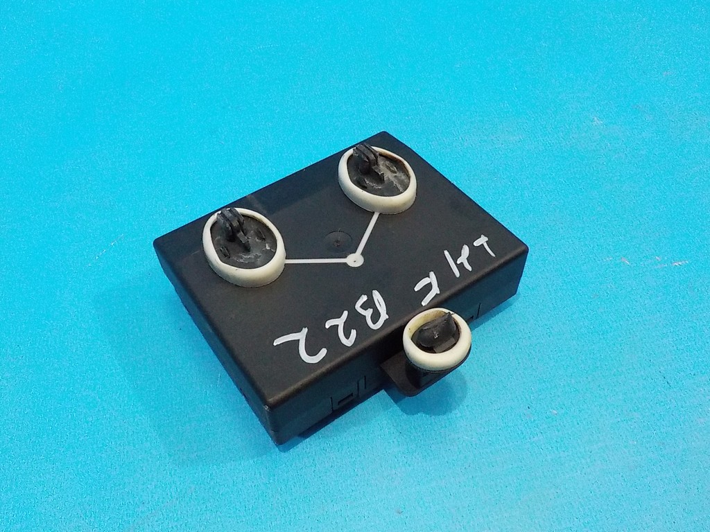 8K0959792C Блок управления двери передней левой Audi A4 (B8) 2007-2015 8K0959792C Блок управления двери передней левой Audi A4 (B8) 2007-2015