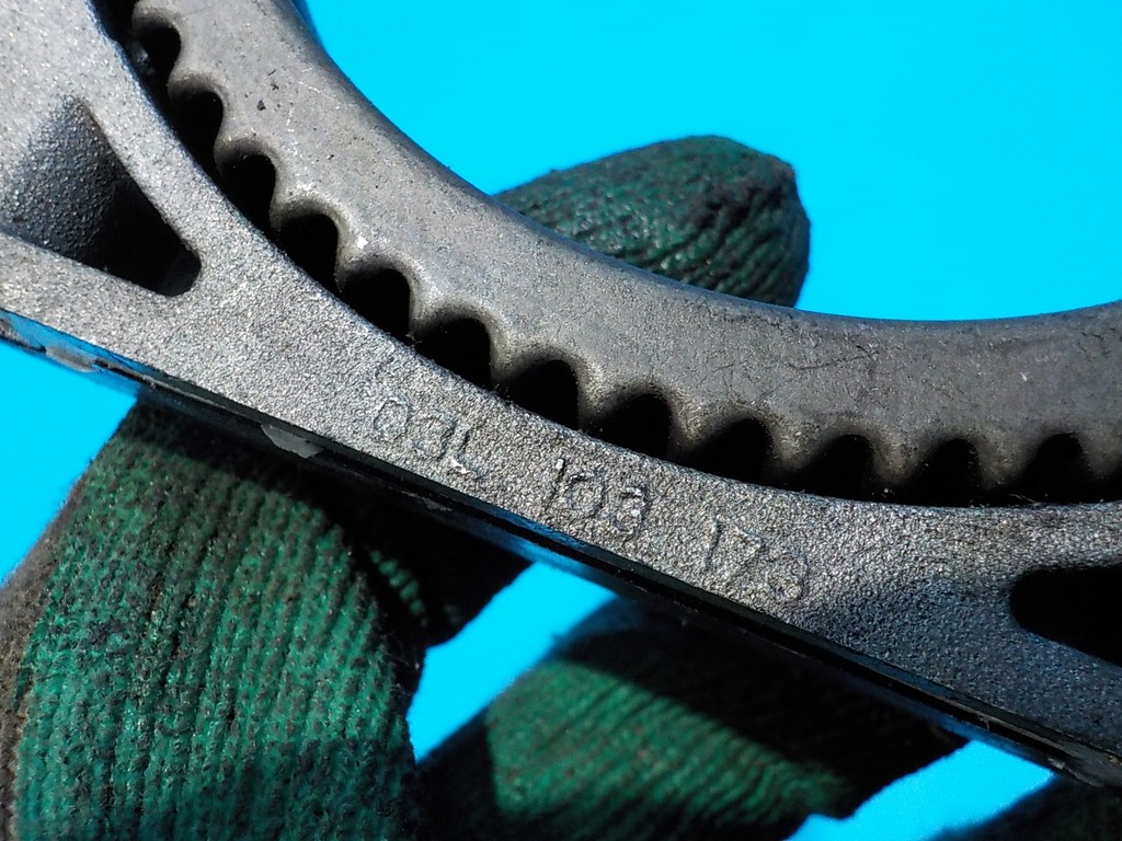 03L103171 Крышка коленвала задняя Audi A4 (B8) 2007-2015 03L103171 Крышка коленвала задняя Audi A4 (B8) 2007-2015