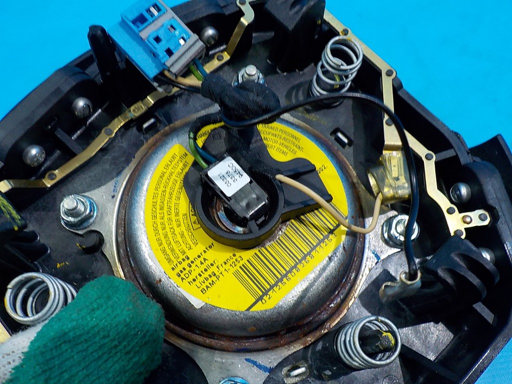 32302757665 Подушка безопасности водителя Mini Cooper Clubman R55 2007-2014 32302757665 Подушка безопасности водителя Mini Cooper Clubman R55 2007-2014