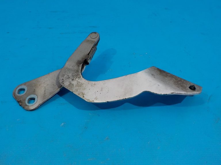 1738378 Петля капота правая Ford Kuga 1 2008-2012 1738378 Петля капота правая Ford Kuga 1 2008-2012