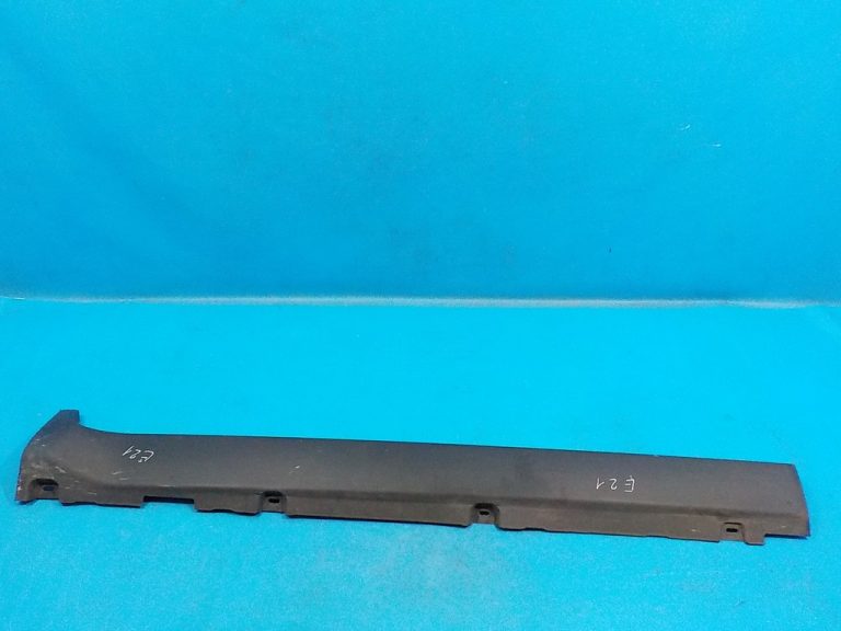 1751100 Накладка порога правая Ford Kuga 1 2008-2012 1751100 Накладка порога правая Ford Kuga 1 2008-2012