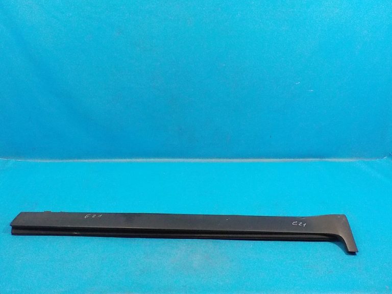 1751100 Накладка порога правая Ford Kuga 1 2008-2012 1751100 Накладка порога правая Ford Kuga 1 2008-2012