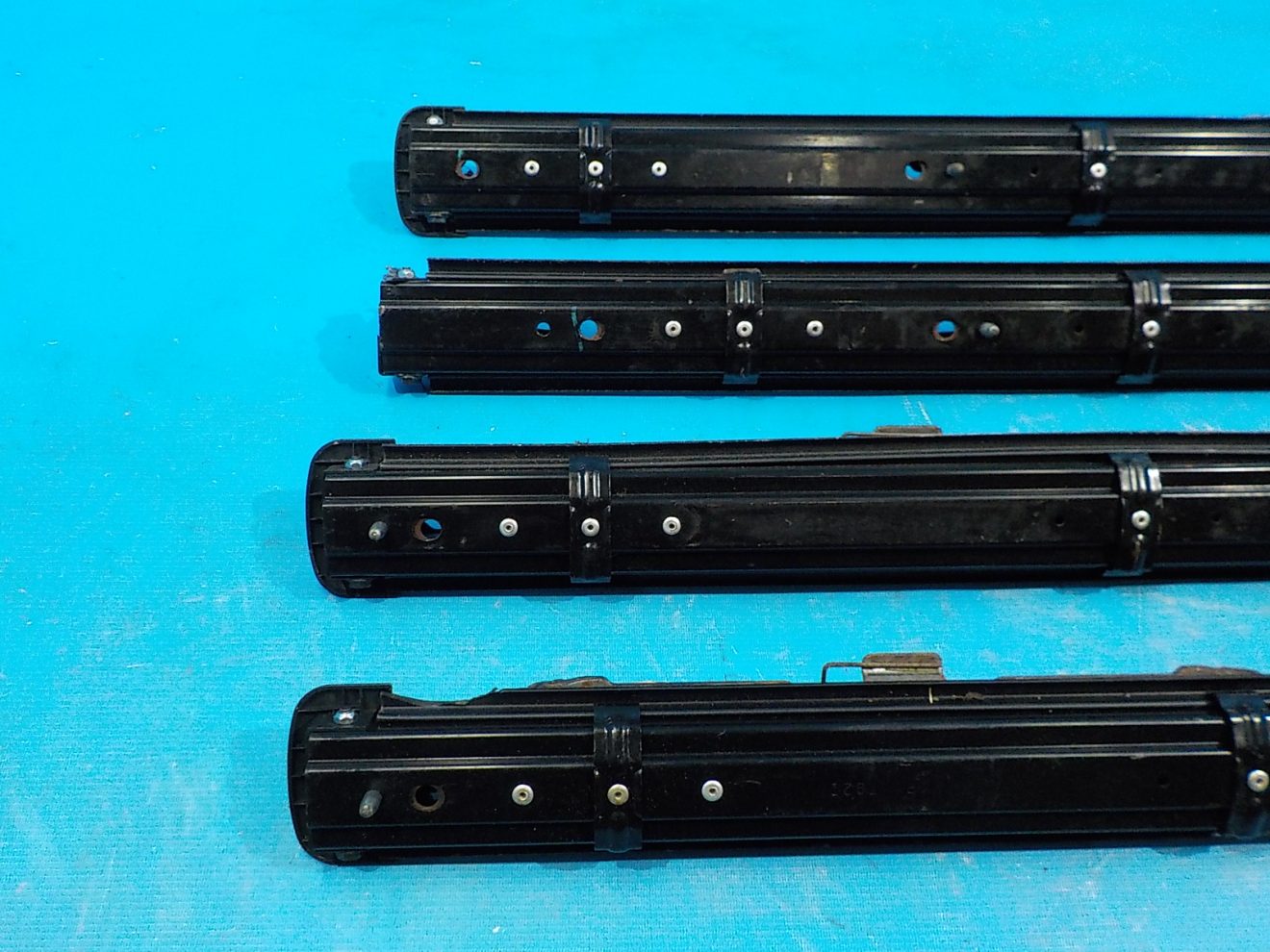 895204H072WK Салазки сиденья (комплект) Hyundai Starex H1 - Grand Starex 2007-2021 895204H072WK Салазки сиденья (комплект) Hyundai Starex H1 - Grand Starex 2007-2021