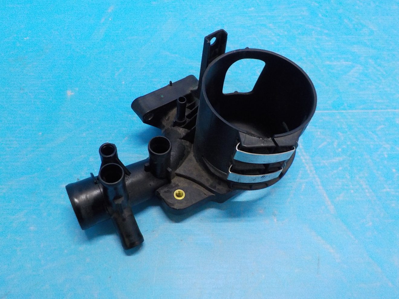 A6512001556 Кронштейн топливного фильтра MERCEDES-BENZ GLC (X253) 2015- A6512001556 Кронштейн топливного фильтра MERCEDES-BENZ GLC (X253) 2015-