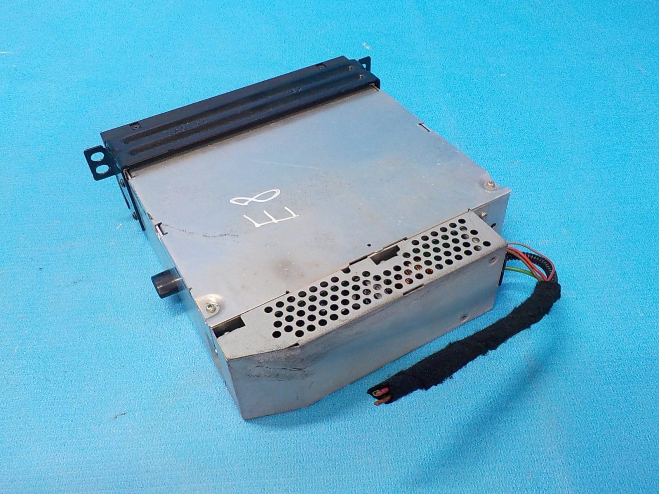 65129133085 CD-Чейнджер BMW X5 E70 2007-2013 65129133085 CD-Чейнджер BMW X5 E70 2007-2013