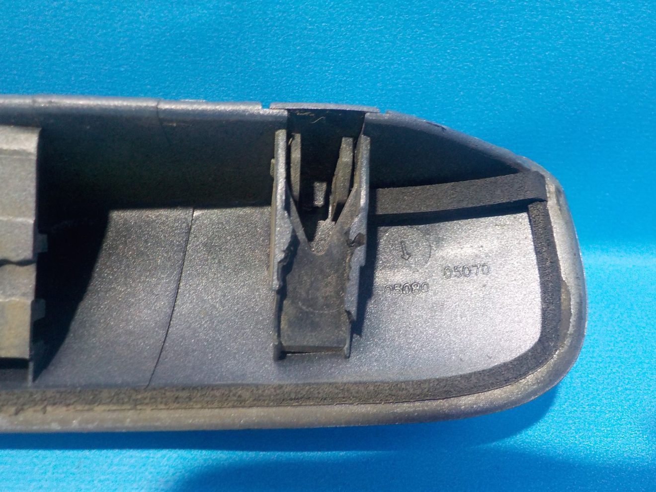 7680105040 Накладка крышки багажника TOYOTA Avensis (T250) 2003-2008 7680105040 Накладка крышки багажника TOYOTA Avensis (T250) 2003-2008