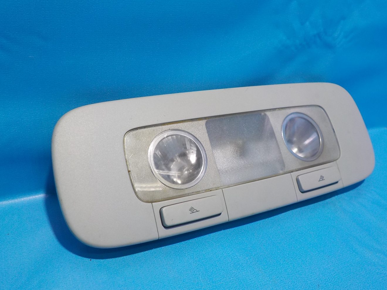 3C0947291DY20 Плафон освещения салона задний VOLKSWAGEN Passat B6 2005-2009 3C0947291DY20 Плафон освещения салона задний VOLKSWAGEN Passat B6 2005-2009