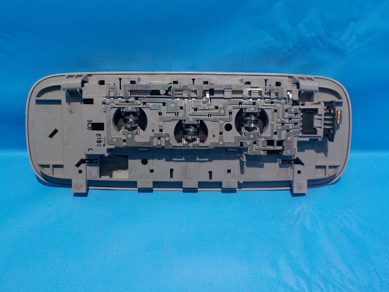 3C0947291C Плафон освещения салона задний VOLKSWAGEN Passat B6 2005-2009 3C0947291C Плафон освещения салона задний VOLKSWAGEN Passat B6 2005-2009