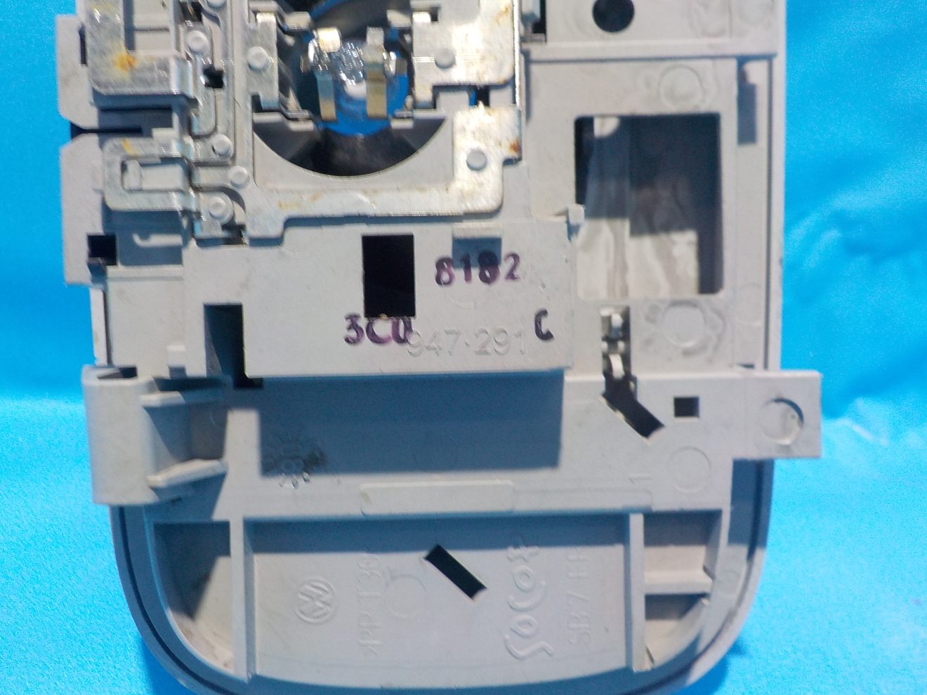 3C0947291C Плафон освещения салона задний VOLKSWAGEN Passat B6 2005-2009 3C0947291C Плафон освещения салона задний VOLKSWAGEN Passat B6 2005-2009