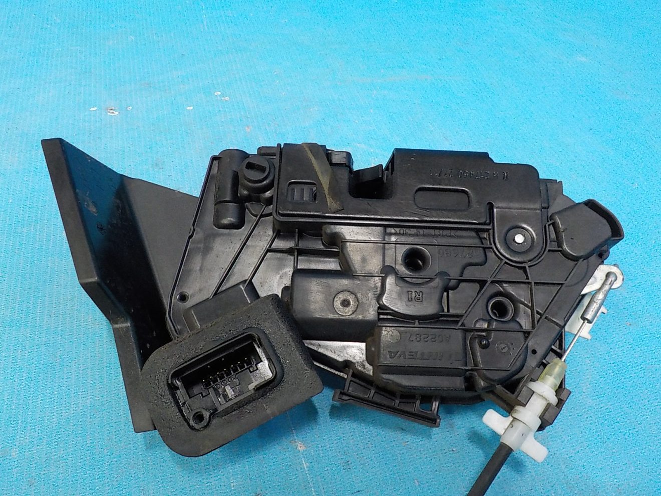 5K4839016R Замок двери задней правой SKODA Yeti 2009-2018 5K4839016R Замок двери задней правой SKODA Yeti 2009-2018