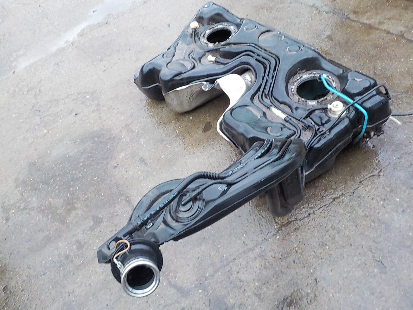 1K0201060GB Топливный бак SKODA Yeti 2009-2018 1K0201060GB Топливный бак SKODA Yeti 2009-2018