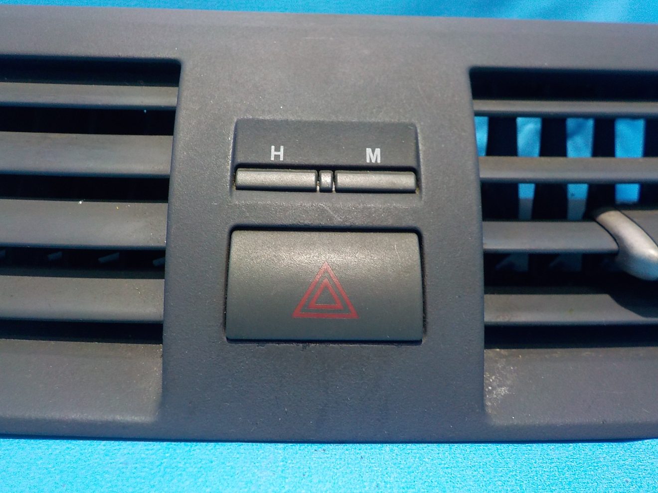 5566033190B0 Дефлектор воздушный центральный TOYOTA Camry V40 2006-2011 5566033190B0 Дефлектор воздушный центральный TOYOTA Camry V40 2006-2011